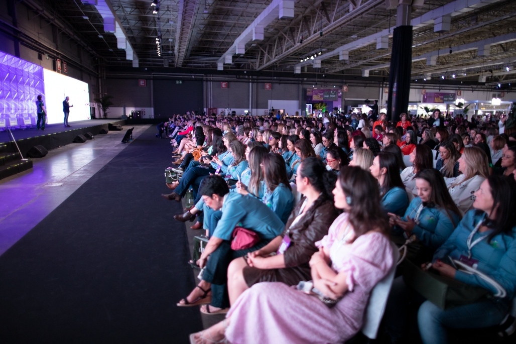 Rompendo barreiras: como as mulheres estão mudando o perfil da liderança no  Brasil – O Presente Rural